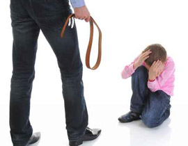 الضرب على المؤخرة في الطفولة يسبب مشاكل نفسية!