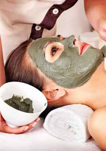 نقدم لكن 10 ماسكات طبيعية توحد لون البشرة!!