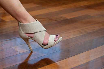 سيدة "شايف" اليك اجمل الصنادل واكثرها اناقة!