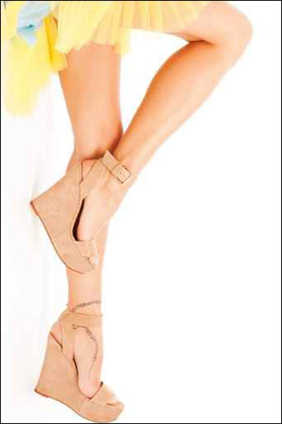 سيدة "شايف" اليك اجمل الصنادل واكثرها اناقة!