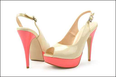 سيدة "شايف" اليك اجمل الصنادل واكثرها اناقة!