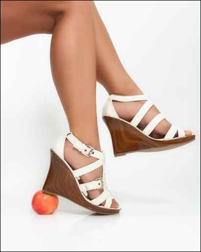 سيدة "شايف" اليك اجمل الصنادل واكثرها اناقة!