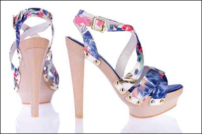 سيدة "شايف" اليك اجمل الصنادل واكثرها اناقة!