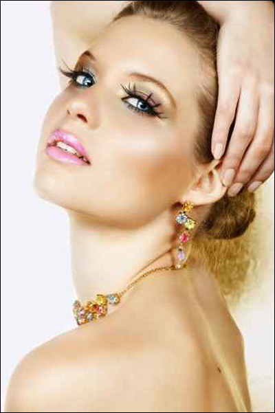 نعرض اليكم اجمل وارقى اقراط الاذن الني تخص النساء!