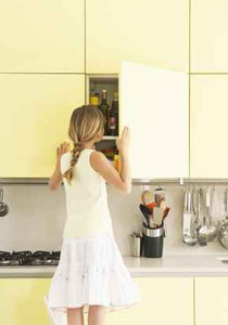 نقدم لكِ أفكارا جريئة بألوان مبهرة لديكور المطبخ