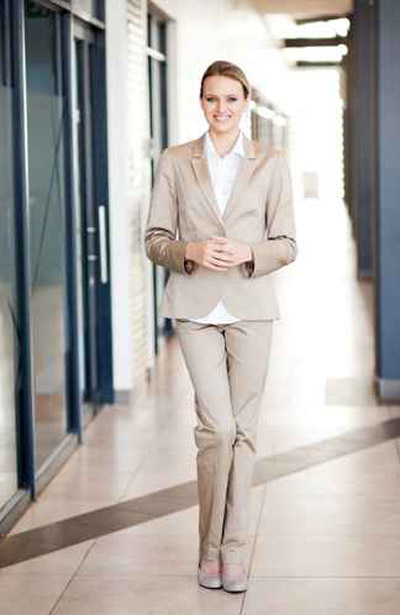 بالصور.. مجموعة ملابس باللون البيج الانيق 