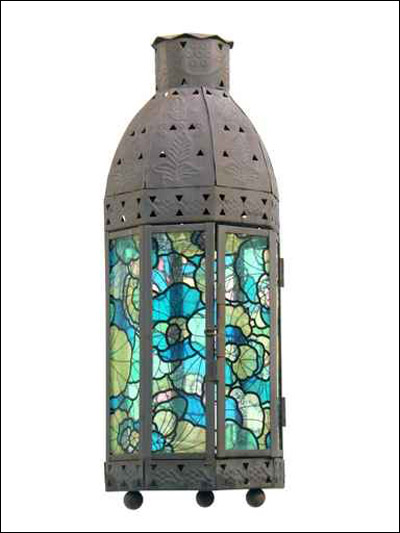 زوار شايف.. اليكم اجمل عواميد الاضاءة الخارجية