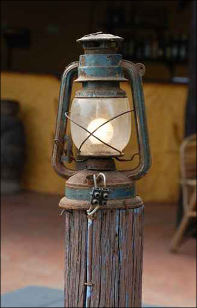 زوار شايف.. اليكم اجمل عواميد الاضاءة الخارجية