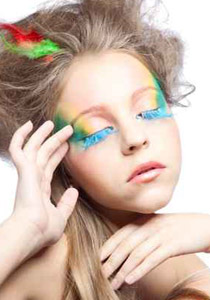 الماسكارا الملونة لعيون اكثر جراة!