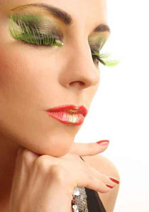 الماسكارا الملونة لعيون اكثر جراة!