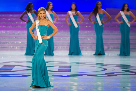 الف مبروك.. تتويج ملكة جمال الصين ملكة جمال العالم لعام 2012