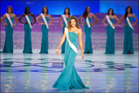 الف مبروك.. تتويج ملكة جمال الصين ملكة جمال العالم لعام 2012