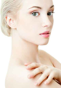 سيدتي.. اهتمي بجمال عنقك وامتنعي من سواد تحت الابطين