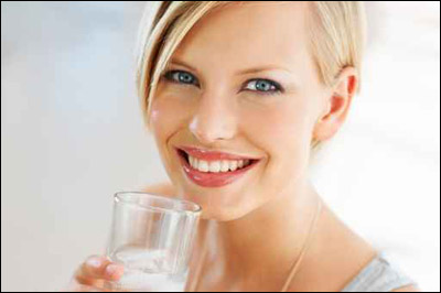 هل تعلمون؟؟! شرب الماء يخفف من حدة اوجاع الرأس!!