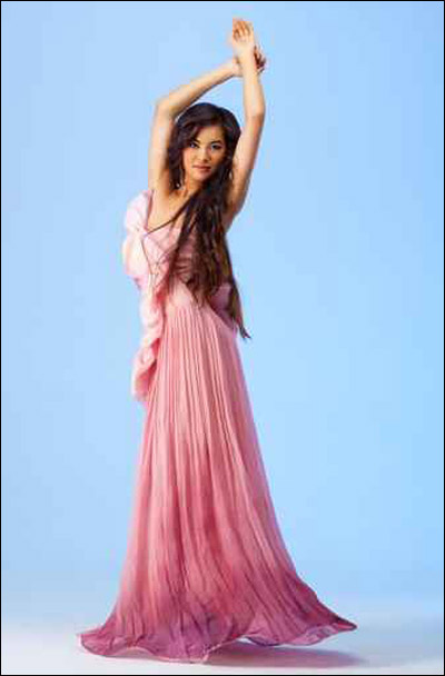 لعاشقات اللون الوردي نقدم احدث واجمل الفساتين الوردية!