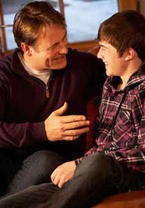 كيف يجب ان يتصرف الاهل مع ابنائهم المراهقين!؟!