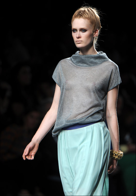 باقة صور من أجمل الازياء في معرض مدريد باسبانيا