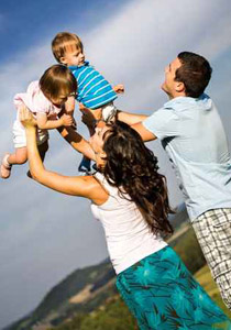 هل تعلم: ان حس الفكاهة يتطور في جيل الرضاعة بناء على الاهل؟!