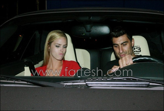 كاميرا الباباراتزي تلتقط صورا لآدم صباغ مع ملكة جمال أميركا!