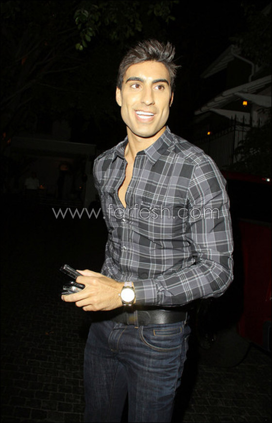 كاميرا الباباراتزي تلتقط صورا لآدم صباغ مع ملكة جمال أميركا!