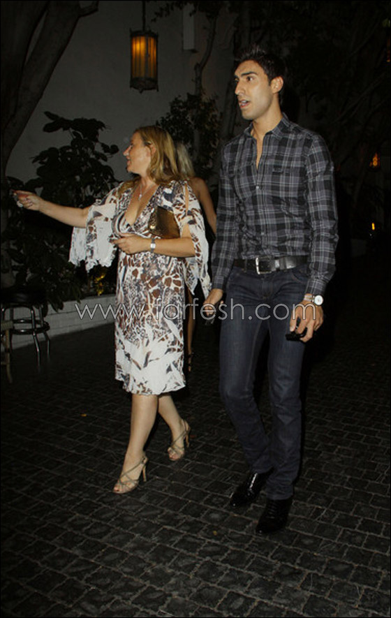 كاميرا الباباراتزي تلتقط صورا لآدم صباغ مع ملكة جمال أميركا!